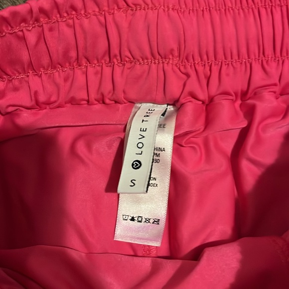 ☀️ Love Tree shorts NWOT women’s size small in hot pink Bundles Offers 😊 - Picture 2 of 3